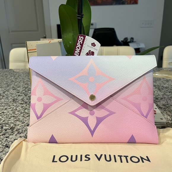 Louis Vuitton Pink and Purple Monogram Clutch - Picture 2 of 6